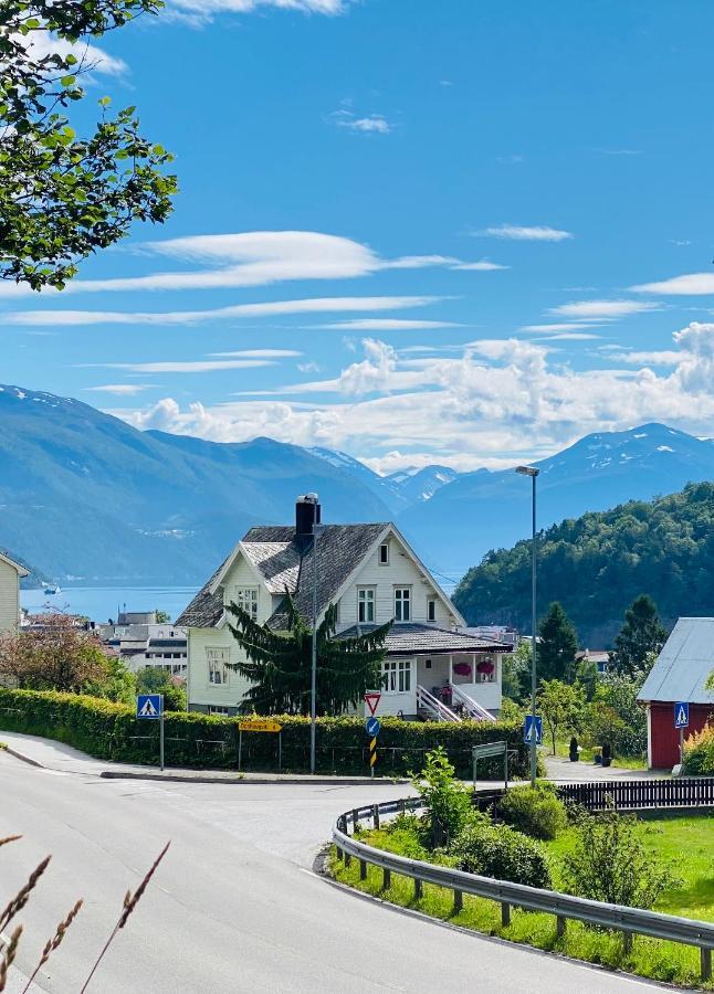 Villa Lovise Riverside Stranda  Buitenkant foto